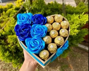 Rosas azules con bombones